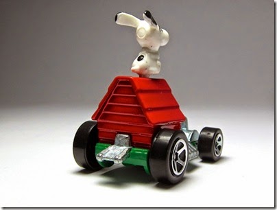 Snoopy Red Baron Hot Wheels 2014 by HW City 04 (Image hobbyminis.blogpost.com)