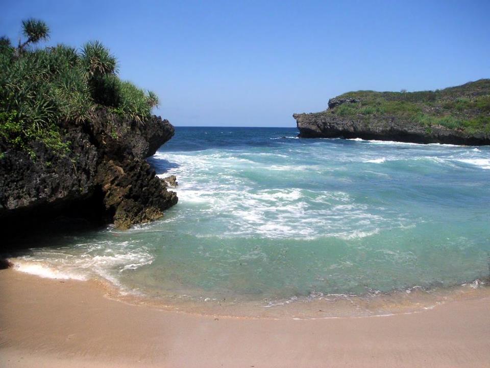 BERBAGI INFO SEDERHANA BEBERAPA PANTAI INDAH DI GUNUNG 