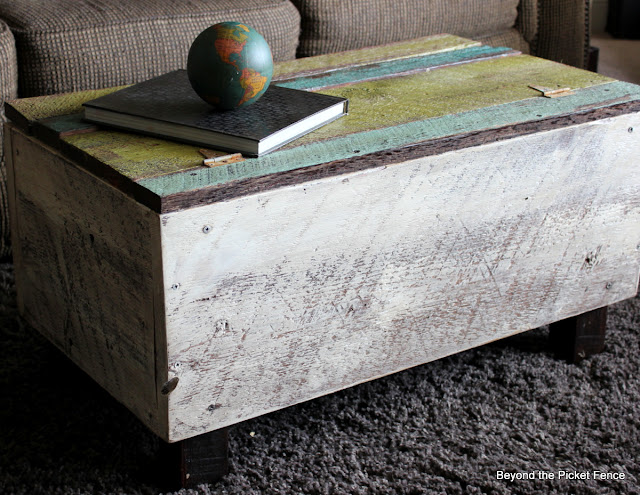 rustic trunk, reclaimed wood, build it, cabin decor, beyond the picket fence, reclaimed wood, trunk, furniture, barn wood, beyond the picket fence, http://bec4-beyondthepicketfence.blogspot.com/2013/05/blanket-chest-and-answers.html