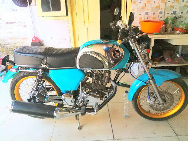 Foto Modifikasi Motor Honda CB Biru Laut Keren
