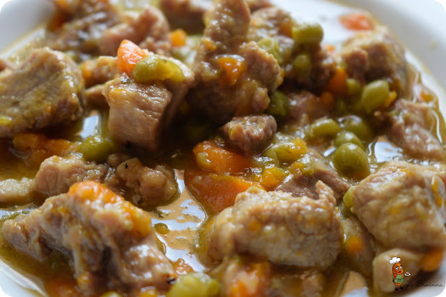 TERNERA GUISADA CON ZANAHORIAS Y GUISANTES - La Crocinera