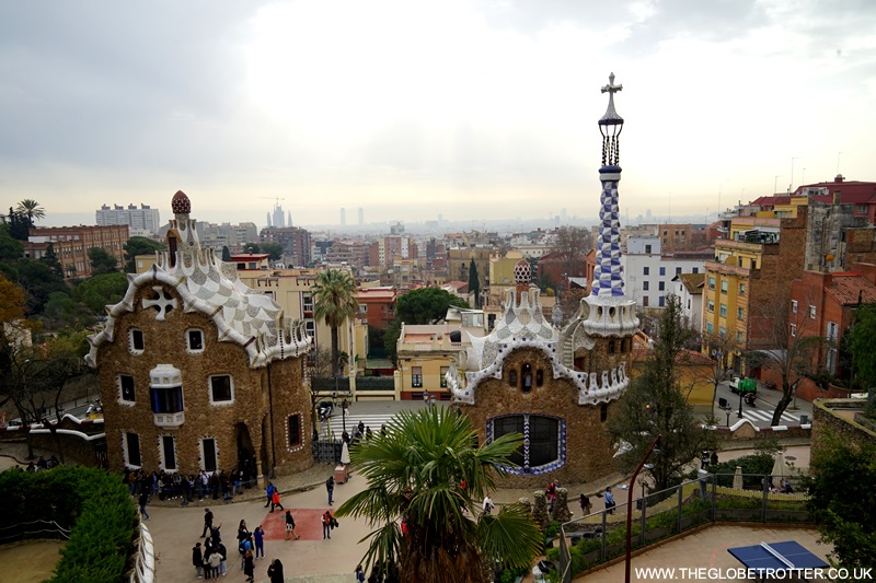 The entrance and the porter's lodge pavilions - Park Guell