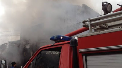 BREAKING NEWS, Kantor LRT Pegangsaan 2 Terbakar Ada Ledakan, Kaca Pecah Hingga Karyawan Sesak Nafas