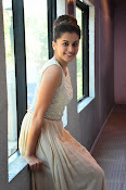 Taapsee Pannu glamorous photos-thumbnail-14