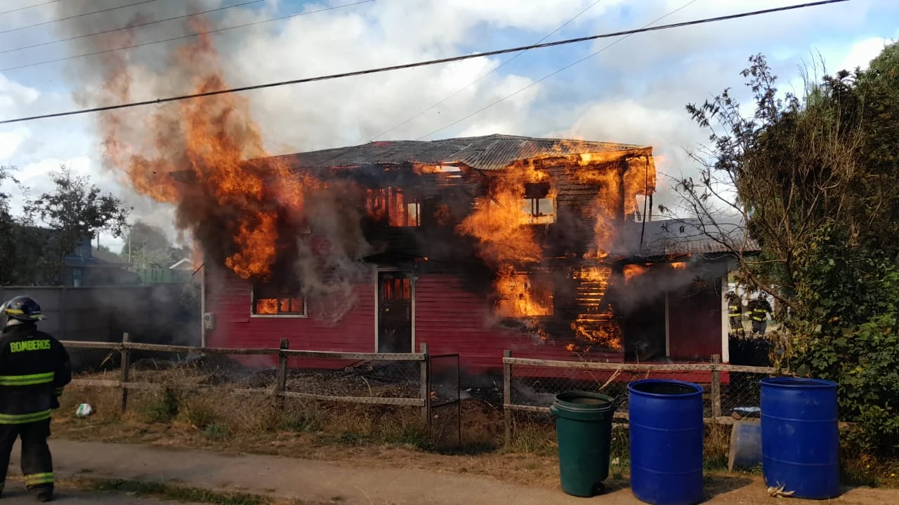 Fuego destruye vivienda en La Unión