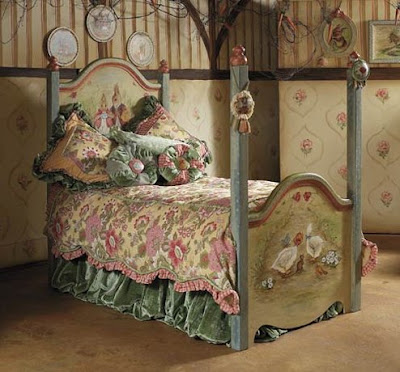 Carrot Collection Four Poster Bed And Bedding