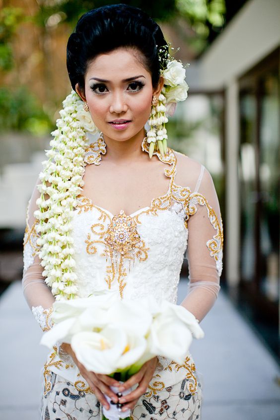 18 Indian Wedding Hairstyles with Jasmine Flowers  Bling 