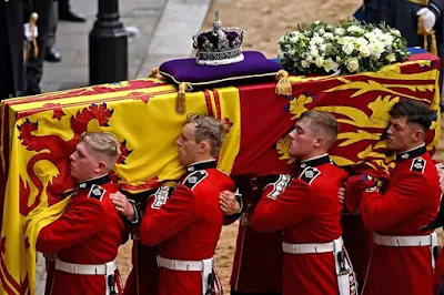 Queen's coffin procession to Westminster Hall