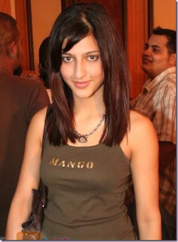 Shruti Hassan at the launch of Myspace.com in Taj Land_s End on April 17th 2008 (3)
