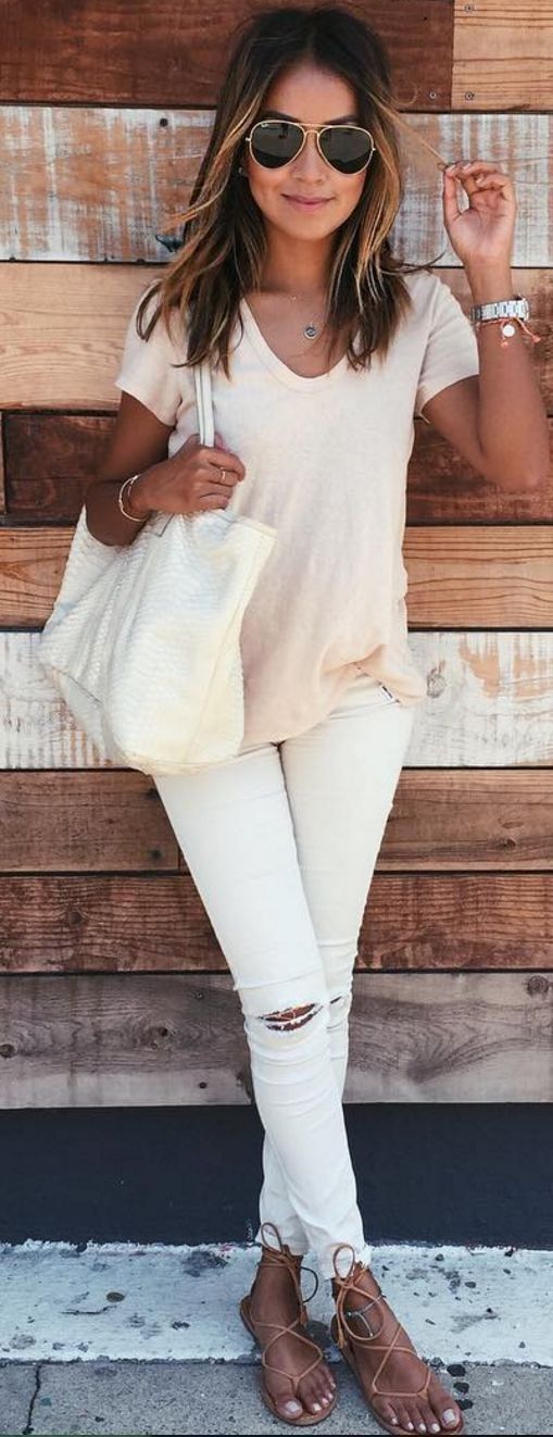 cute casual outfit / blush tee + bag + rips + sandals