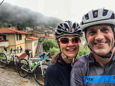 cycling apuan alps tuscany full carbon road bike rental in Camaiore Versilia Lunigiana Garfagnana Carrara marble caves route