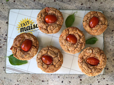 Muffins aux tomates cerises et à la truite fumée