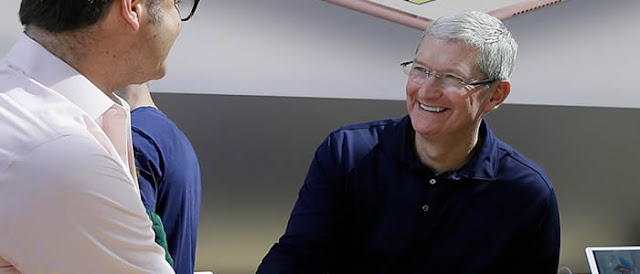 Alguém pagou R$ 1,8 milhões por 1h de almoço com o CEO da Apple Tim Cook.