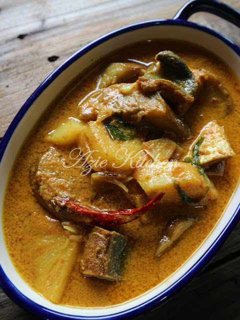 Gulai Kari Ikan Kering Tumis Darat - Azie Kitchen