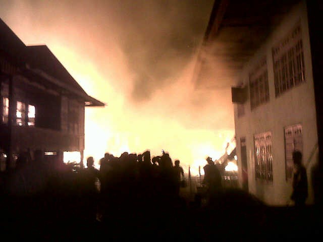 Lagi,,,Kebakaran di Ambai Atas Malam Ini, Belasan Rumah Terbakar