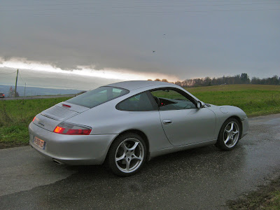 Porsche 911 (996) avec pneus d'hiver Pirelli