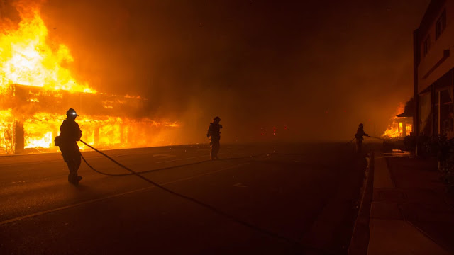 Bränder i Kalifornien har lett till att totalt 150.000 personer har evakuerats