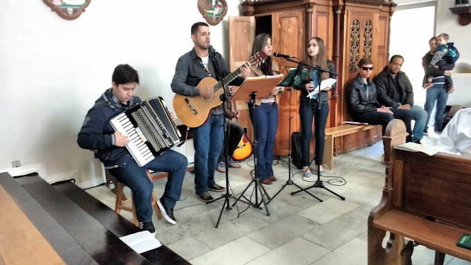 FAMÍLIA DE IMARUÍ HOMENAGEIA COLONOS DE VARGEM DO CEDRO