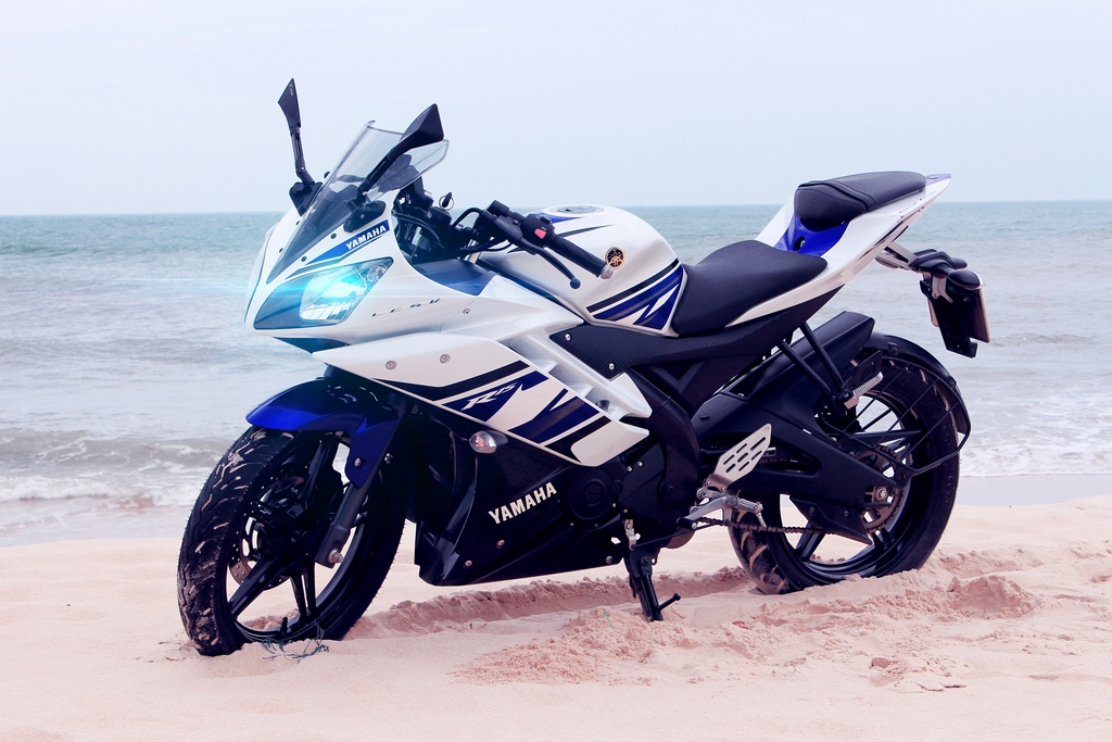 Yamaha R15 | Yamaha R15 v2 Wallpapers| india | Price |specifications | Review | top speed ...