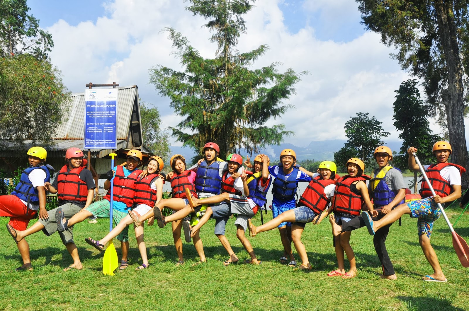 PAKET OUTBOUND RAFTING DI BANDUNG