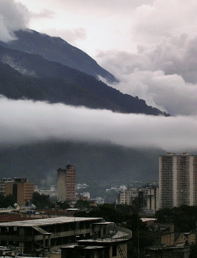 Cerro el Avila sobre la Parroquia de Altagracia, Caracas, Venezuela