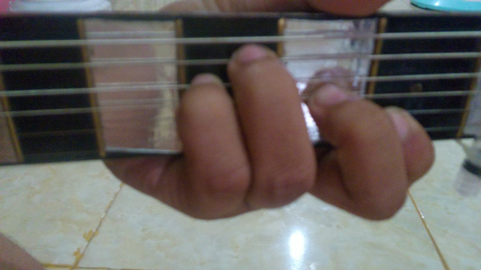 Ingin Tahu: Belajar gitar  kunci dasar gitar