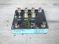 bass fuzz with Dry Blend, Mids-EQ, Compression control & Octave-up function