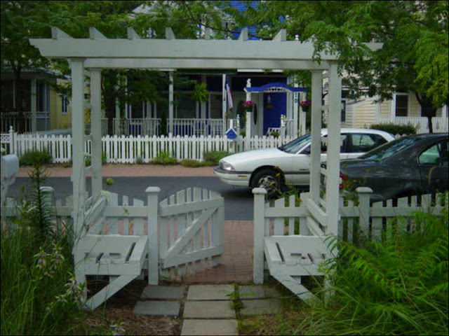 Arbor Bench Garden4