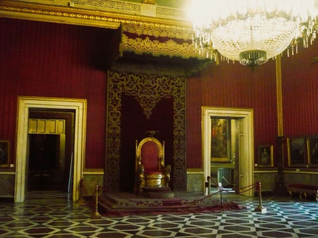 sala trono palazzo reale napoli