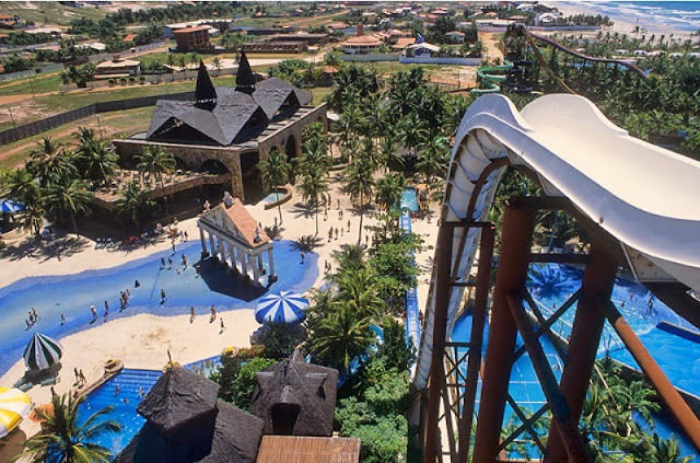 El tobogan El Loco en el Beach Park de Fortaleza, Brasil