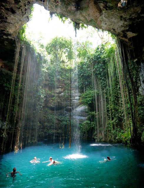 Cenote-Ik-Kil, Yucatan