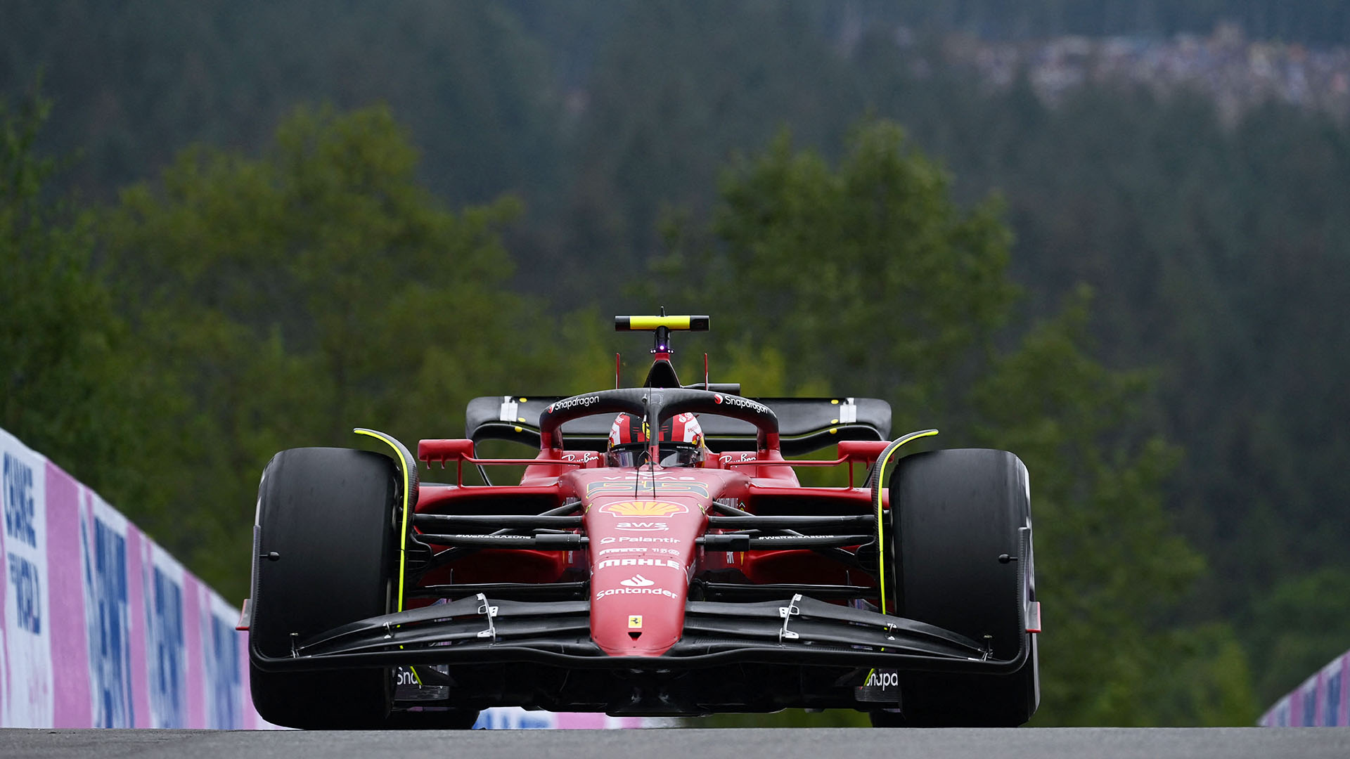 Fórmula1: Carlos Sainz lidera el 1-2 de Ferrari en la FP1 de Spa, con Checo Pérez 10°