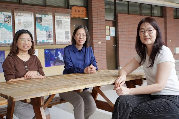 ▲大葉大學應日系林美秀老師(左)、李美麗老師(中)、洪良倩老師(右)通過教育部114年教學實。（記者林明佑翻攝）
