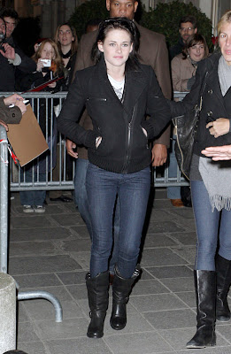 Twilight Arrives at the Crillon Hotel in Paris new pictures