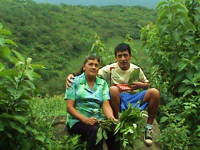 fotos de paisajes de el salvador. Sra Julia y su hijo Salvador
