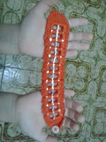 pulsera a crochet y anillas  de lata