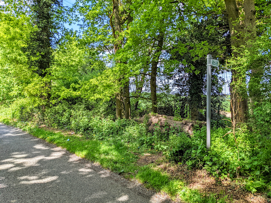 The footpath heading NNW off Grubbs Lane 60m beyond Westfield Lodge