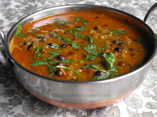 konkani kadhi, Maharashtrian Amati, Kalya vatanyachi usal, kala vatana amti