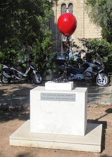 το Μνημείο του Αγνώστου Καλλιτέχνη στην Αθήνα
