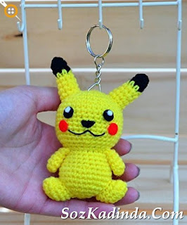 Amigurumi örgü pikaçu anahtarlık modeli