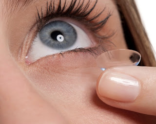 Inserting a contact lens