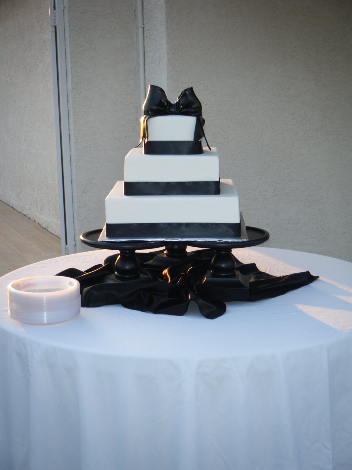 black and white wedding cakes