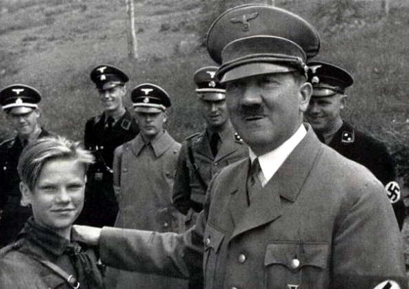 Foto sisi Baik Hitler