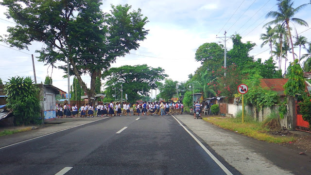 highway traffic stopped to give way to a nutrition month parade of MacArthur National High School Students