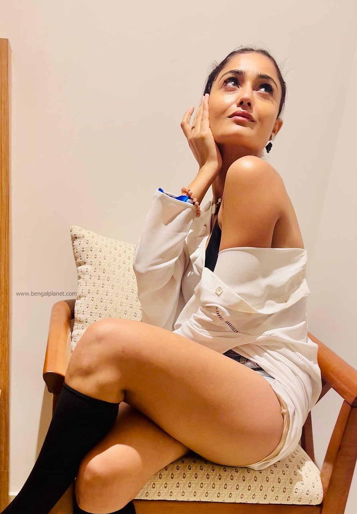 Tridha-Choudhury-looks-chic-hot-and-classy-in-these-pictures-55-Bengalplanet.com
