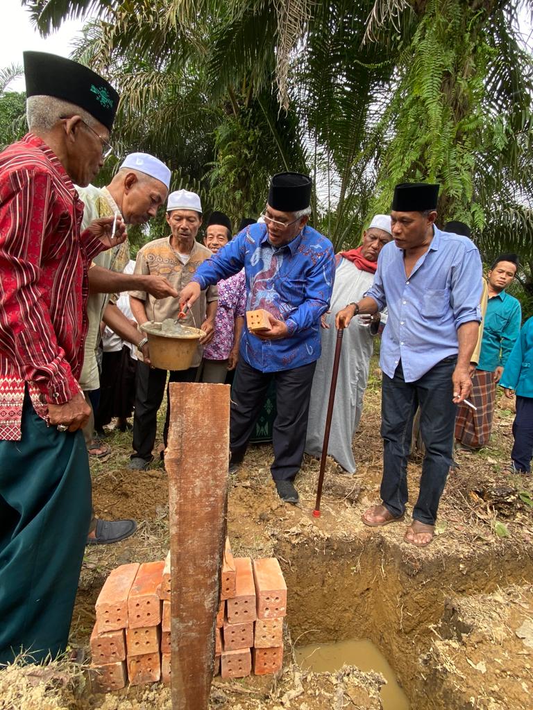 Wakil Ketua MPR RI Letakkan Batu Pertama Pembangunan Pondok Pesantren NU Kalteng di Desa Humbang Raya