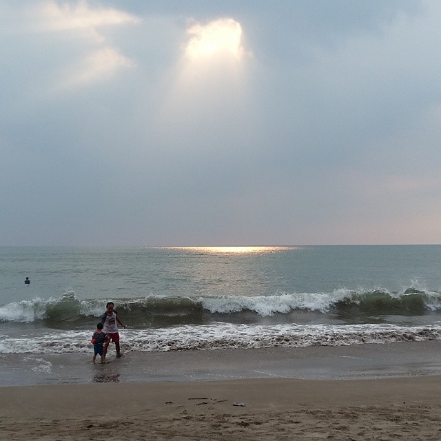 foto sore hari di pantai jambu anyer