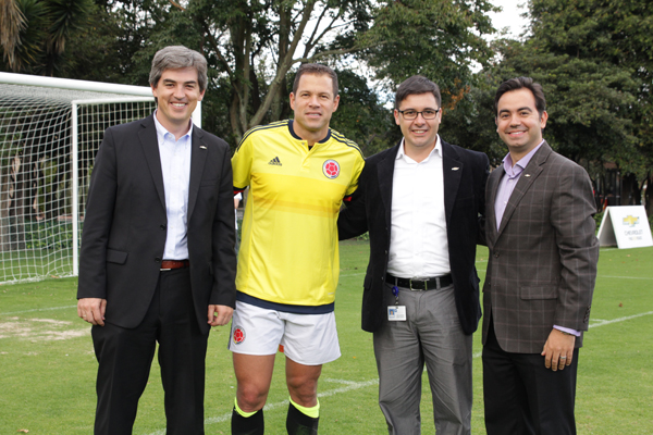 Foto Social - Versión conmemorativa Chevrolet Sail Selección Colombia