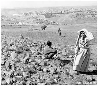 فتاة من مدينة اريحا عام ١٩٦٧ تلبس ثوب منطقة اريحا