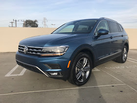 Front 3/4 view of 2019 Volkswagen Tiguan 2.0T SEL Premium w/4MOTION